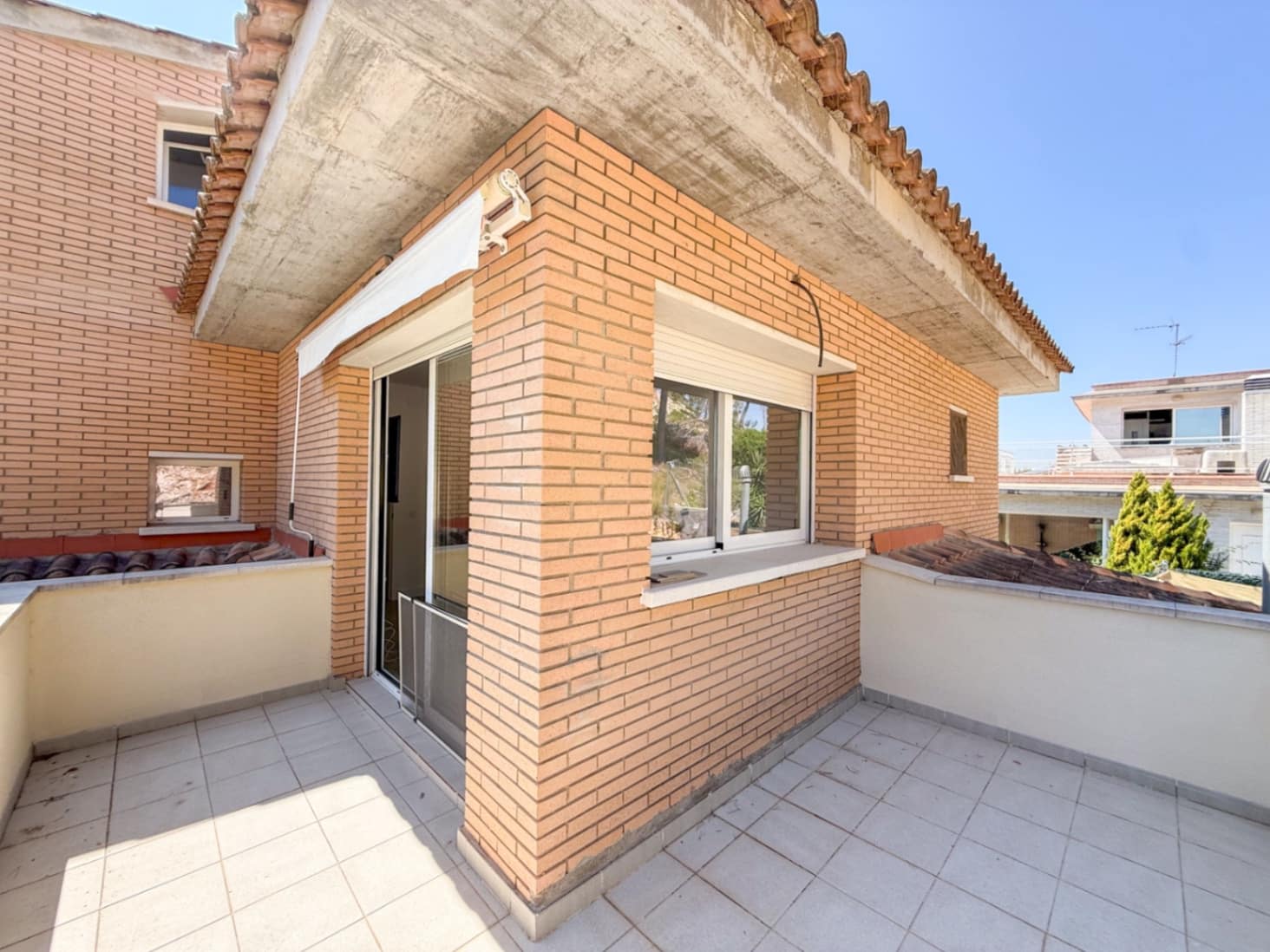 4 Zimmer Villa zu verkaufen in Olivella mit Pool Garage - 750.000 € (Ref: 10001183)