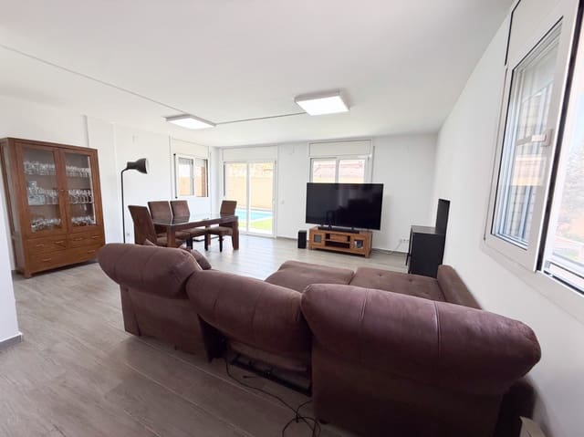 4 Zimmer Villa zu verkaufen in Olivella mit Pool Garage - 750.000 € (Ref: 10001183)