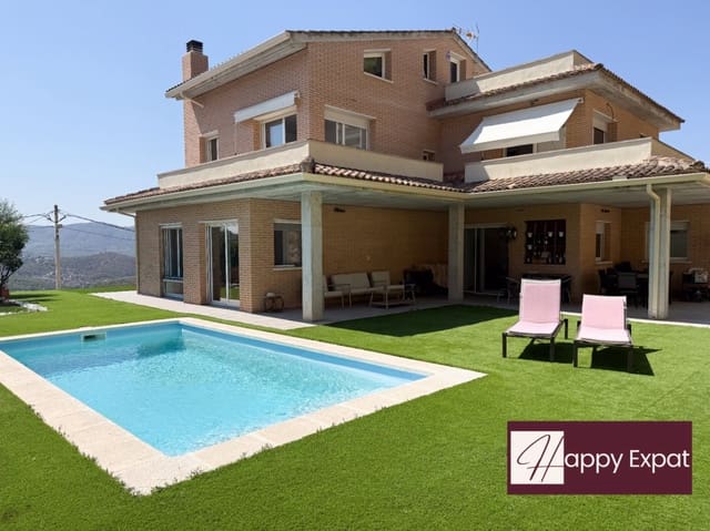 4 chambre Villa/Maison à vendre à Olivella avec piscine garage - 750 000 € (Ref: 10001183)