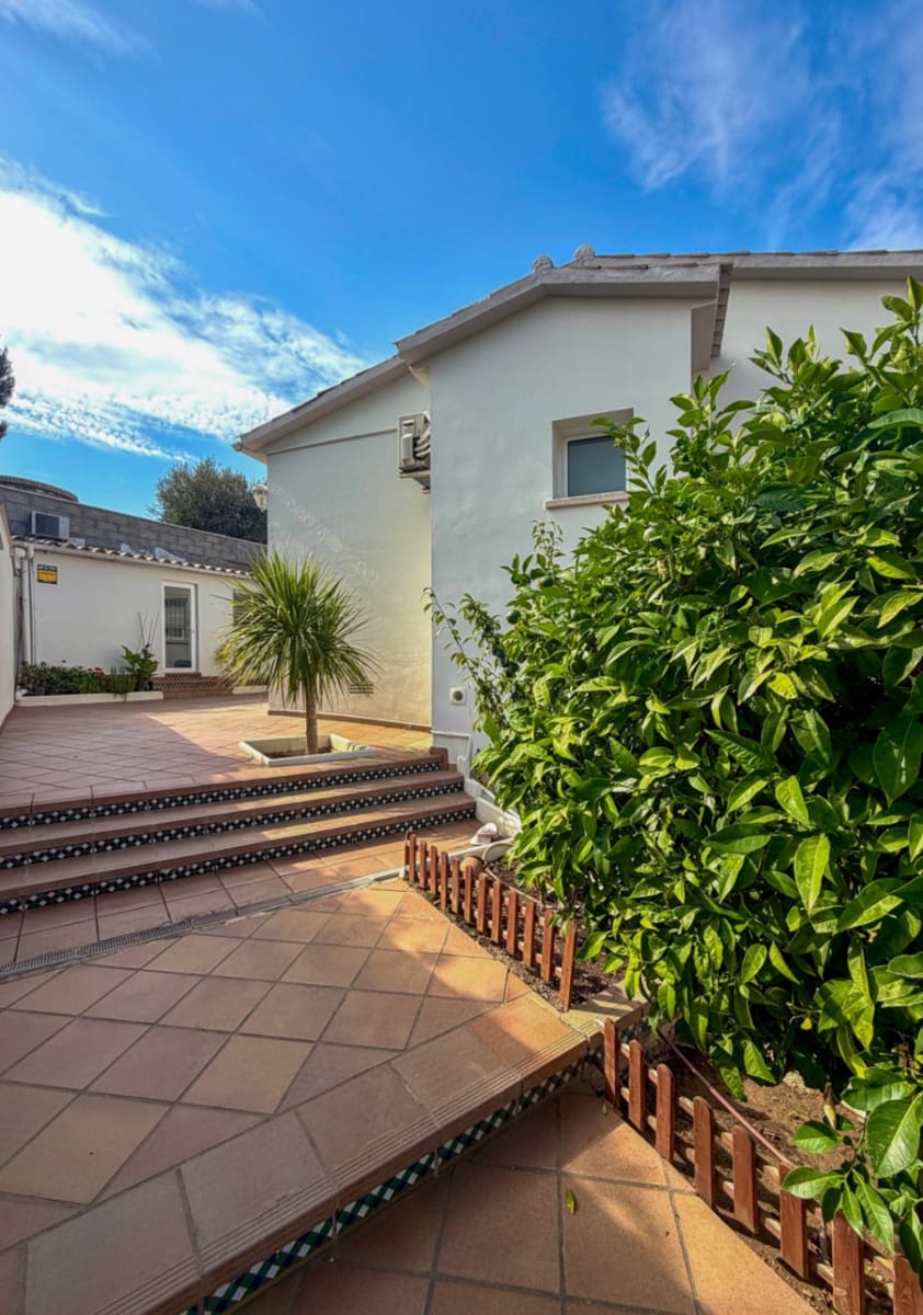 4 soveværelse Villa til leje i Sant Pere de Ribes med swimmingpool garage - € 4.000 (Ref: 10023319)