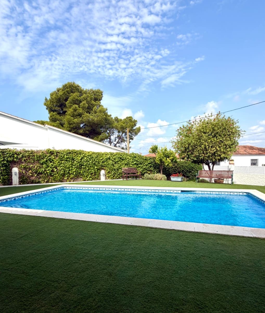 4 soveværelse Villa til leje i Sant Pere de Ribes med swimmingpool garage - € 4.000 (Ref: 10023319)