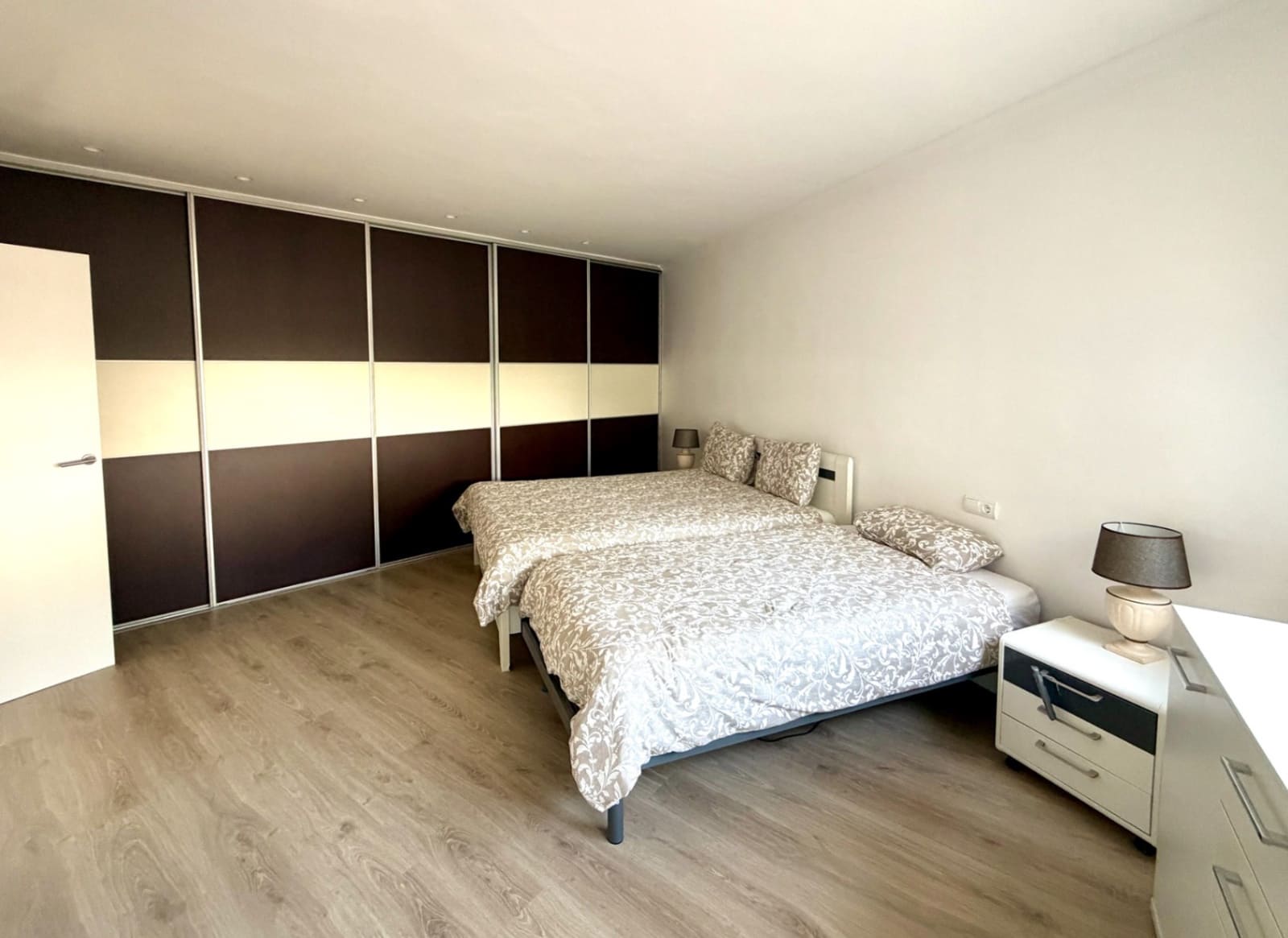 4 soveværelse Villa til leje i Sant Pere de Ribes med swimmingpool garage - € 4.000 (Ref: 10023319)