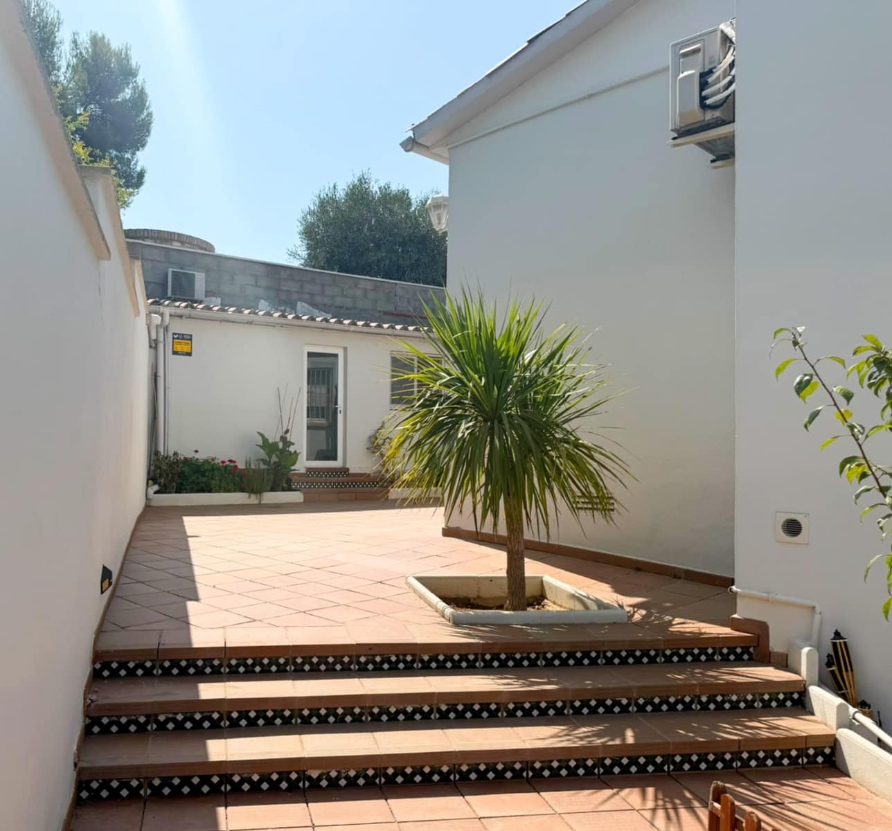 4 soveværelse Villa til leje i Sant Pere de Ribes med swimmingpool garage - € 4.000 (Ref: 10023319)
