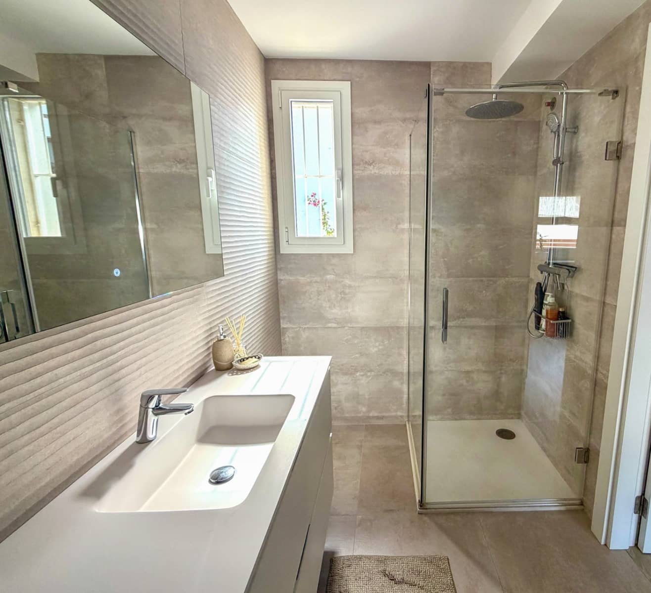 4 soveværelse Villa til leje i Sant Pere de Ribes med swimmingpool garage - € 4.000 (Ref: 10023319)