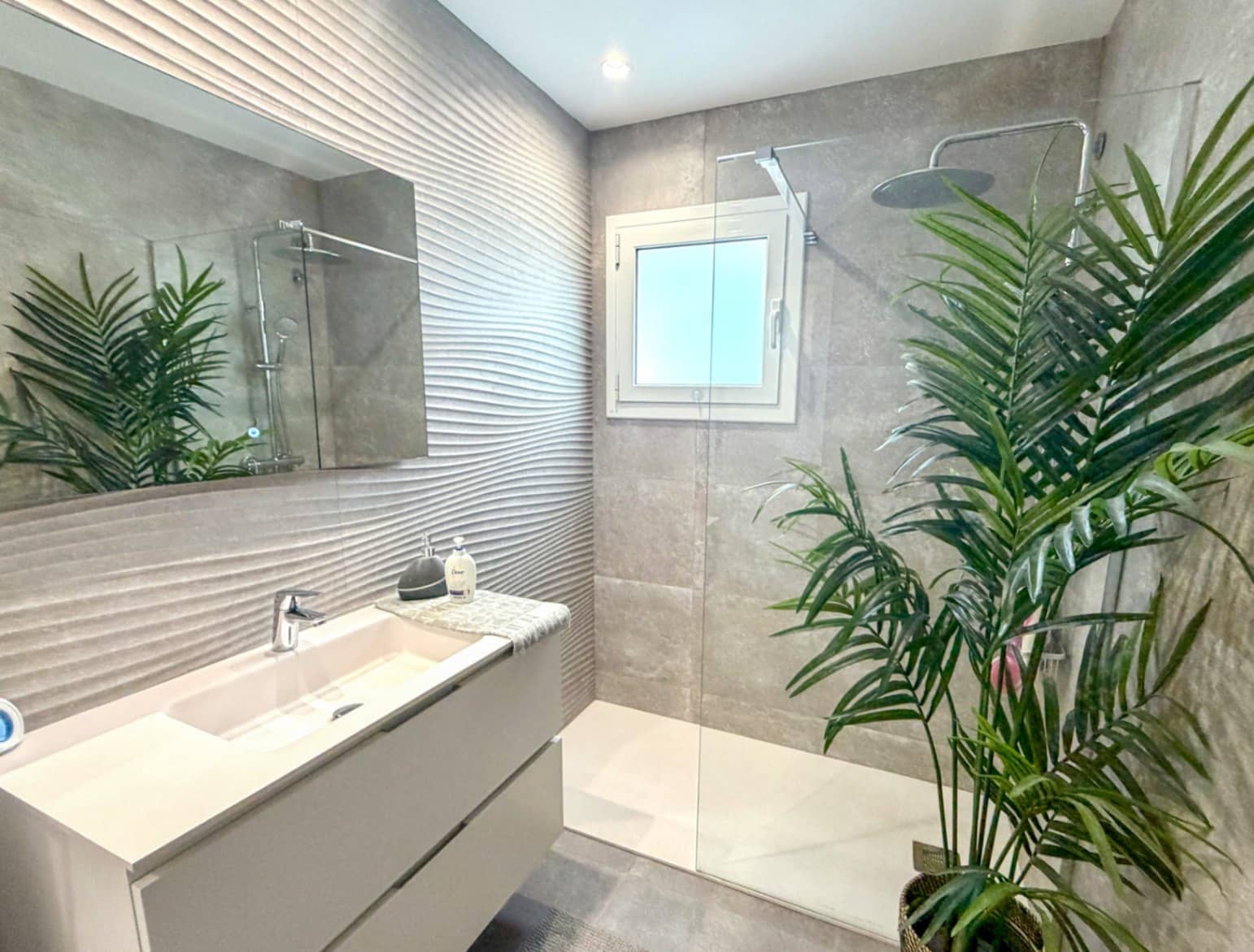 4 soveværelse Villa til leje i Sant Pere de Ribes med swimmingpool garage - € 4.000 (Ref: 10023319)