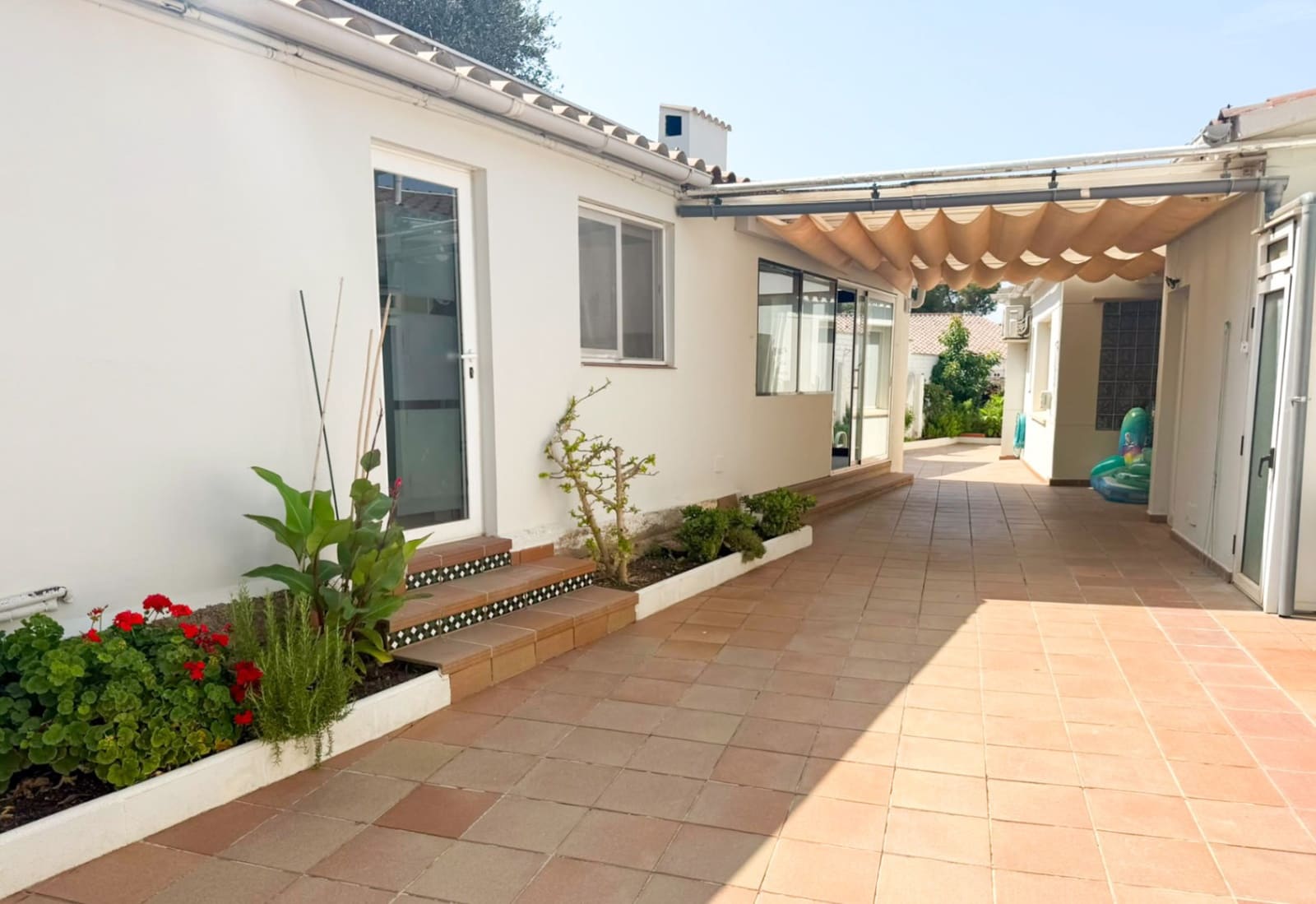 4 soveværelse Villa til leje i Sant Pere de Ribes med swimmingpool garage - € 4.000 (Ref: 10023319)