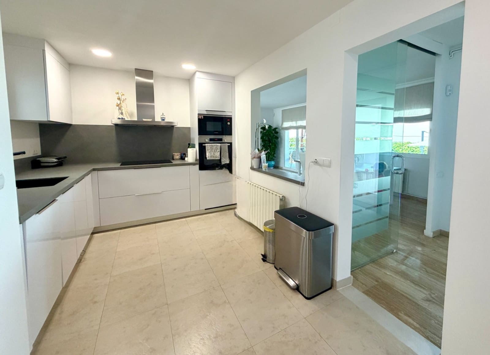 4 soveværelse Villa til leje i Sant Pere de Ribes med swimmingpool garage - € 4.000 (Ref: 10023319)