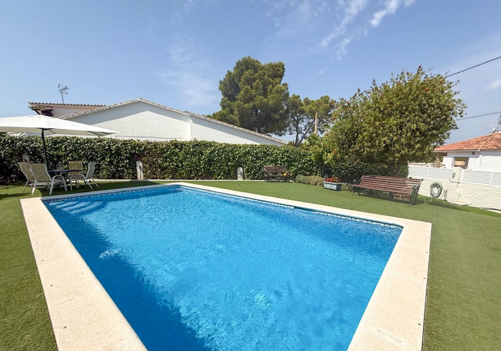 4 soveværelse Villa til leje i Sant Pere de Ribes med swimmingpool garage - € 4.000 (Ref: 10023319)