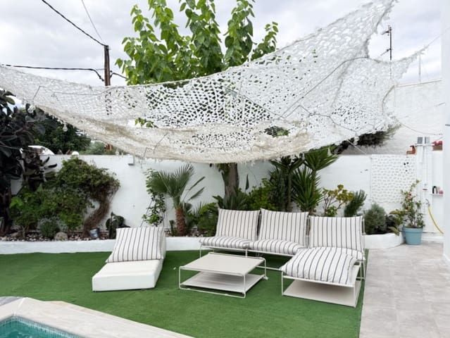 3 soveværelse Villa til salg i Sant Pere de Ribes med swimmingpool - € 590.000 (Ref: 10145357)