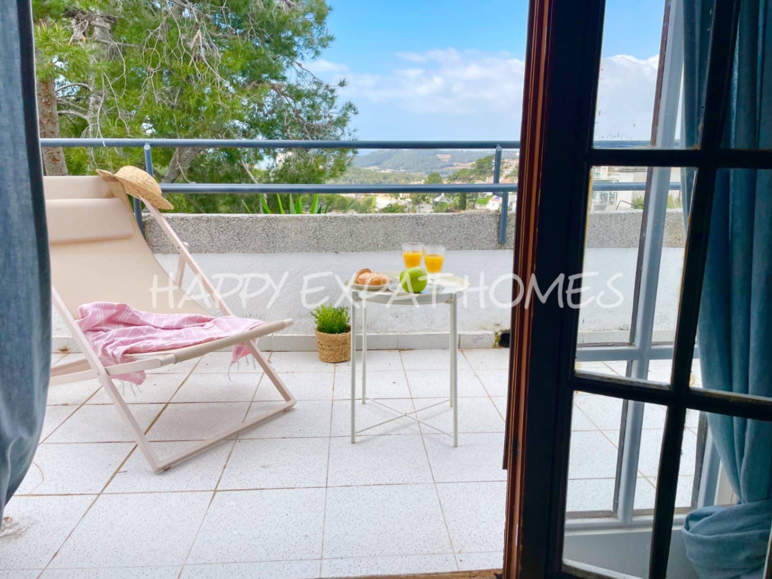 5 bedroom Terraced Villa for sale in Sitges with garage - € 665,000 (Ref: 7598623)