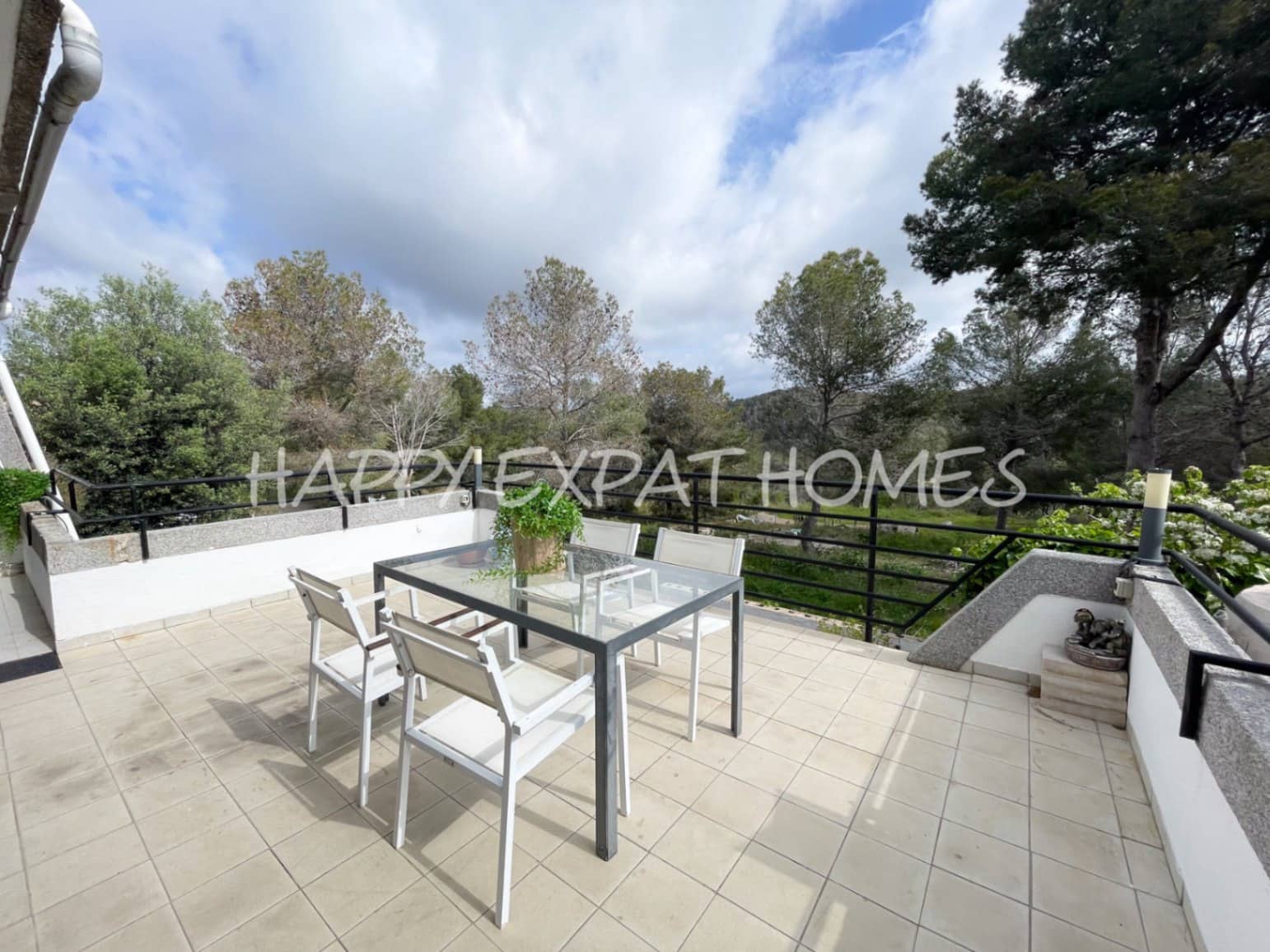 5 bedroom Terraced Villa for sale in Sitges with garage - € 665,000 (Ref: 7598623)