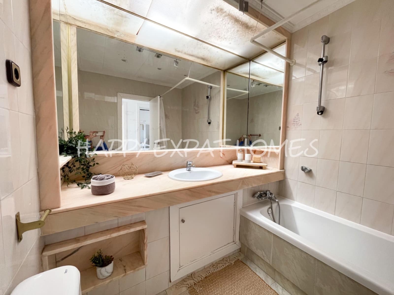 5 bedroom Terraced Villa for sale in Sitges with garage - € 665,000 (Ref: 7598623)