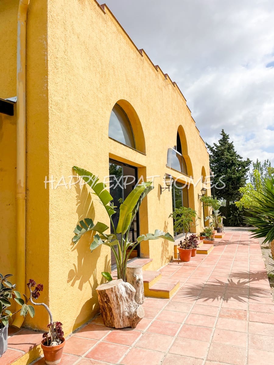 4 bedroom Finca/Country House for sale in Barcelona city with pool garage - € 1,290,000 (Ref: 7725910)