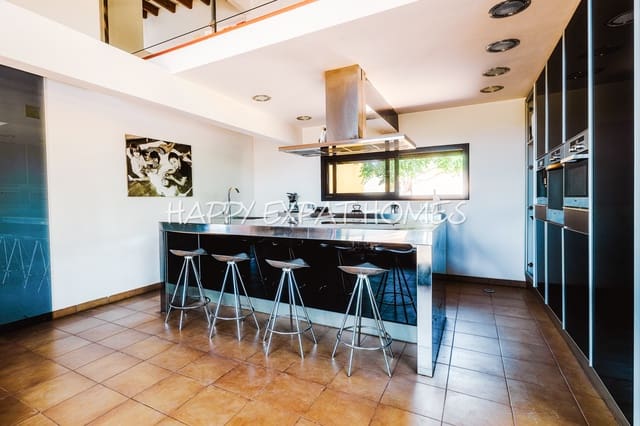 4 chambre Finca/Maison de Campagne à vendre à Barcelone ville avec piscine garage - 1 290 000 € (Ref: 7725910)