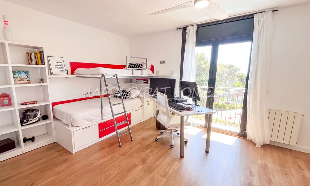 4 bedroom Villa for sale in Sitges - € 1,150,000 (Ref: 8317438)