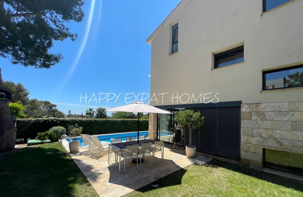 4 bedroom Villa for sale in Sitges - € 1,150,000 (Ref: 8317438)