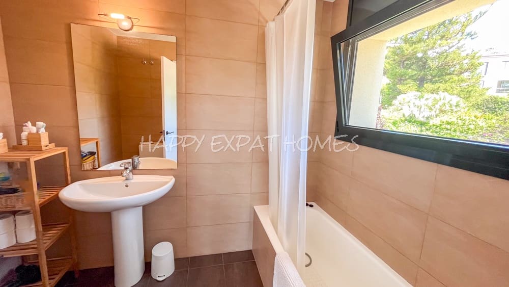 4 bedroom Villa for sale in Sitges - € 1,150,000 (Ref: 8317438)