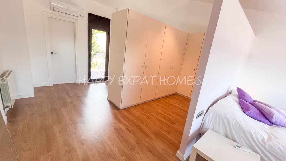 4 bedroom Villa for sale in Sitges - € 1,150,000 (Ref: 8317438)