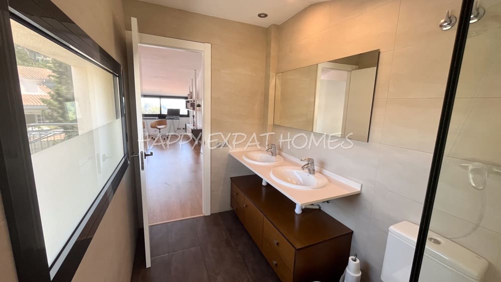 4 bedroom Villa for sale in Sitges - € 1,150,000 (Ref: 8317438)