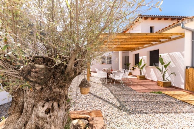 5 bedroom Villa for sale in Olivella - € 499,000 (Ref: 8600339)