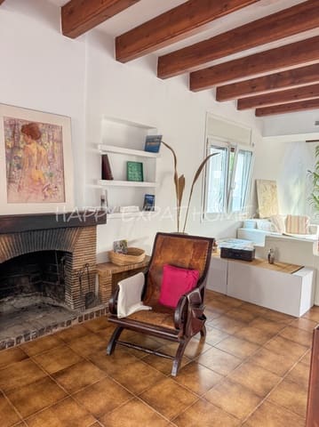 4 bedroom Villa for sale in Sitges with pool garage - € 1,850,000 (Ref: 8790222)