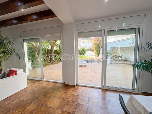 4 bedroom Villa for sale in Sitges with pool garage - € 1,850,000 (Ref: 8790222)