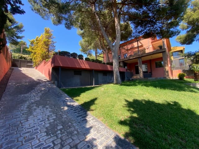 5 bedroom Villa for sale in Castelldefels with pool garage - € 1,595,000 (Ref: 9031698)