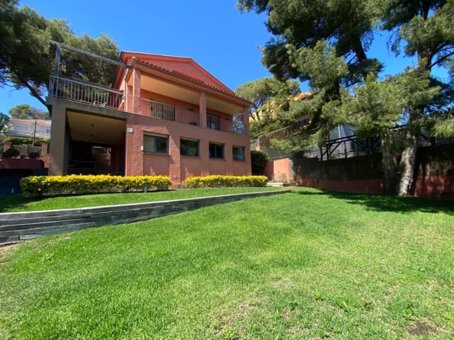 5 bedroom Villa for sale in Castelldefels with pool garage - € 1,595,000 (Ref: 9031698)