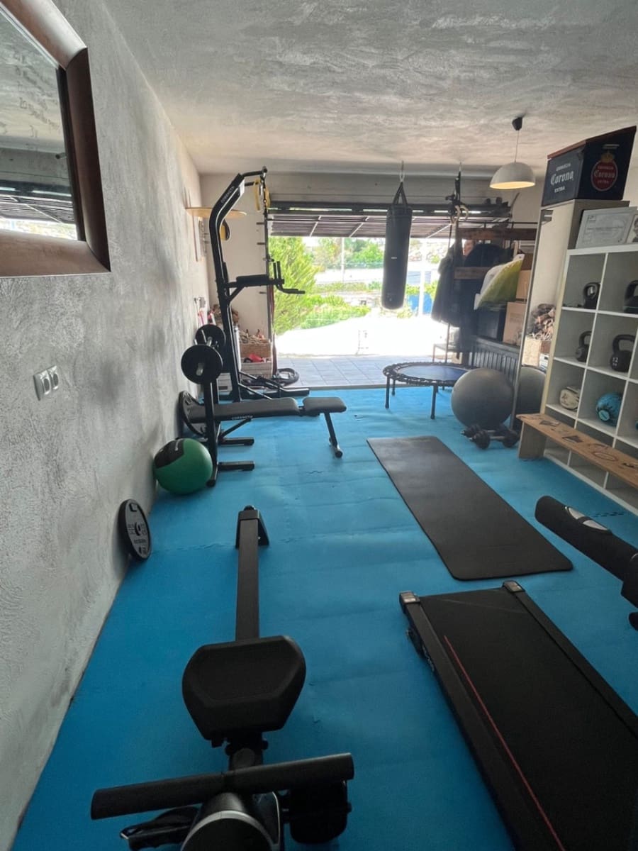 4 bedroom Villa for rent in Olivella with pool garage - € 4,000 (Ref: 9105833)