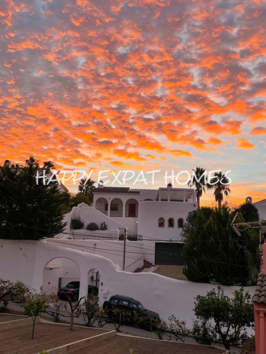 4 bedroom Villa for rent in Olivella with pool garage - € 4,000 (Ref: 9105833)