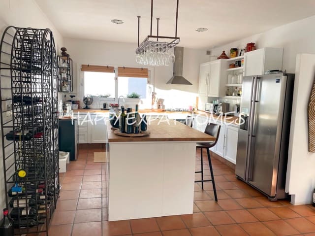 4 bedroom Villa for rent in Olivella with pool garage - € 4,000 (Ref: 9105833)