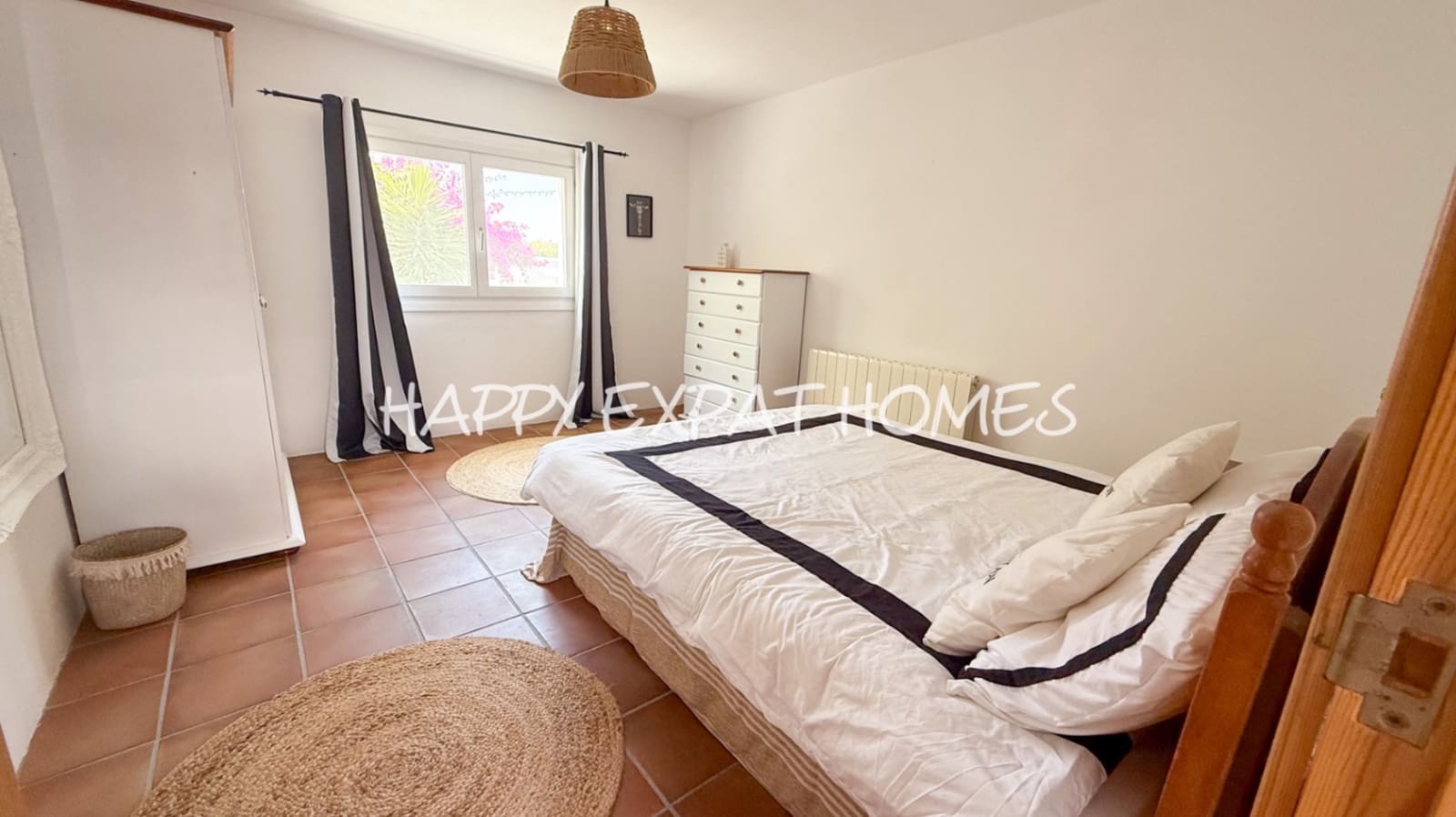 4 bedroom Villa for rent in Olivella with pool garage - € 4,000 (Ref: 9105833)