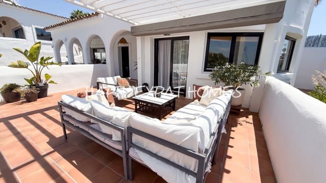 4 bedroom Villa for rent in Olivella with pool garage - € 4,000 (Ref: 9105833)
