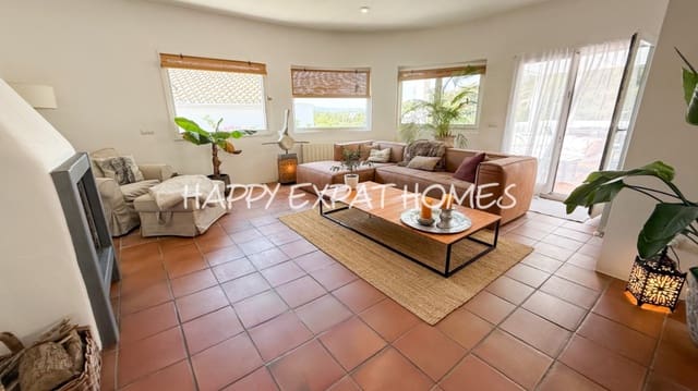 4 bedroom Villa for rent in Olivella with pool garage - € 4,000 (Ref: 9105833)