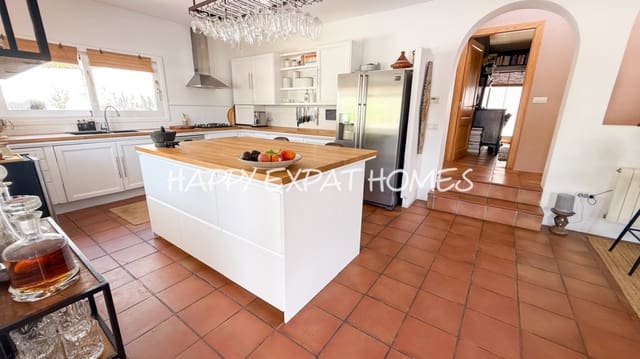 4 bedroom Villa for rent in Olivella with pool garage - € 4,000 (Ref: 9105833)