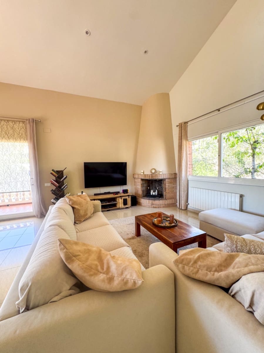 4 bedroom Villa for sale in Olivella with pool garage - € 650,000 (Ref: 9362867)