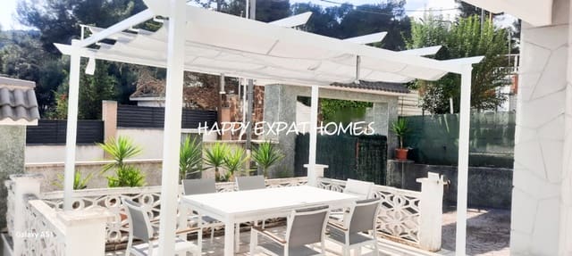 Villa/Maison de 4 chambres à louer à Canyelles - 1 800 € (Ref: 9500406)