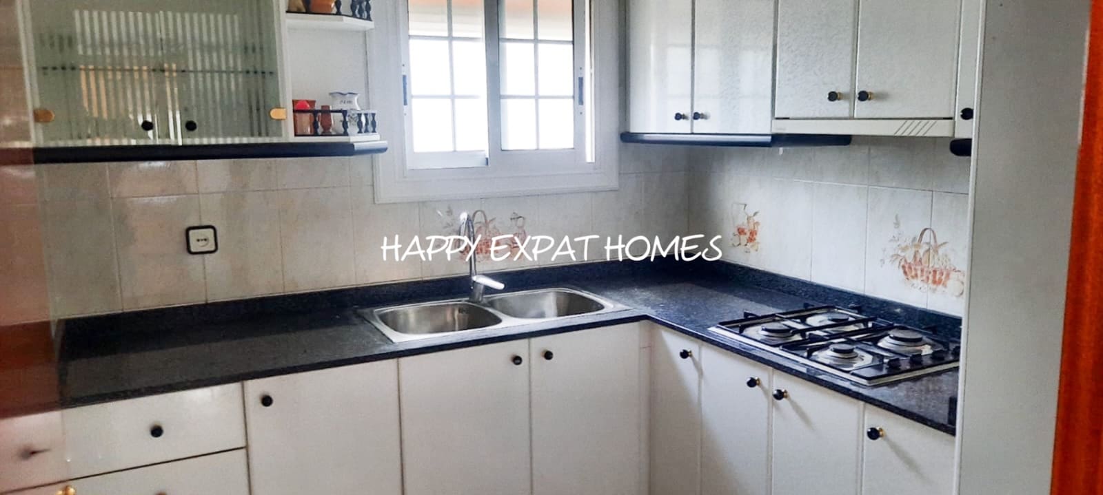 Villa/Maison de 4 chambres à louer à Canyelles - 1 800 € (Ref: 9500406)