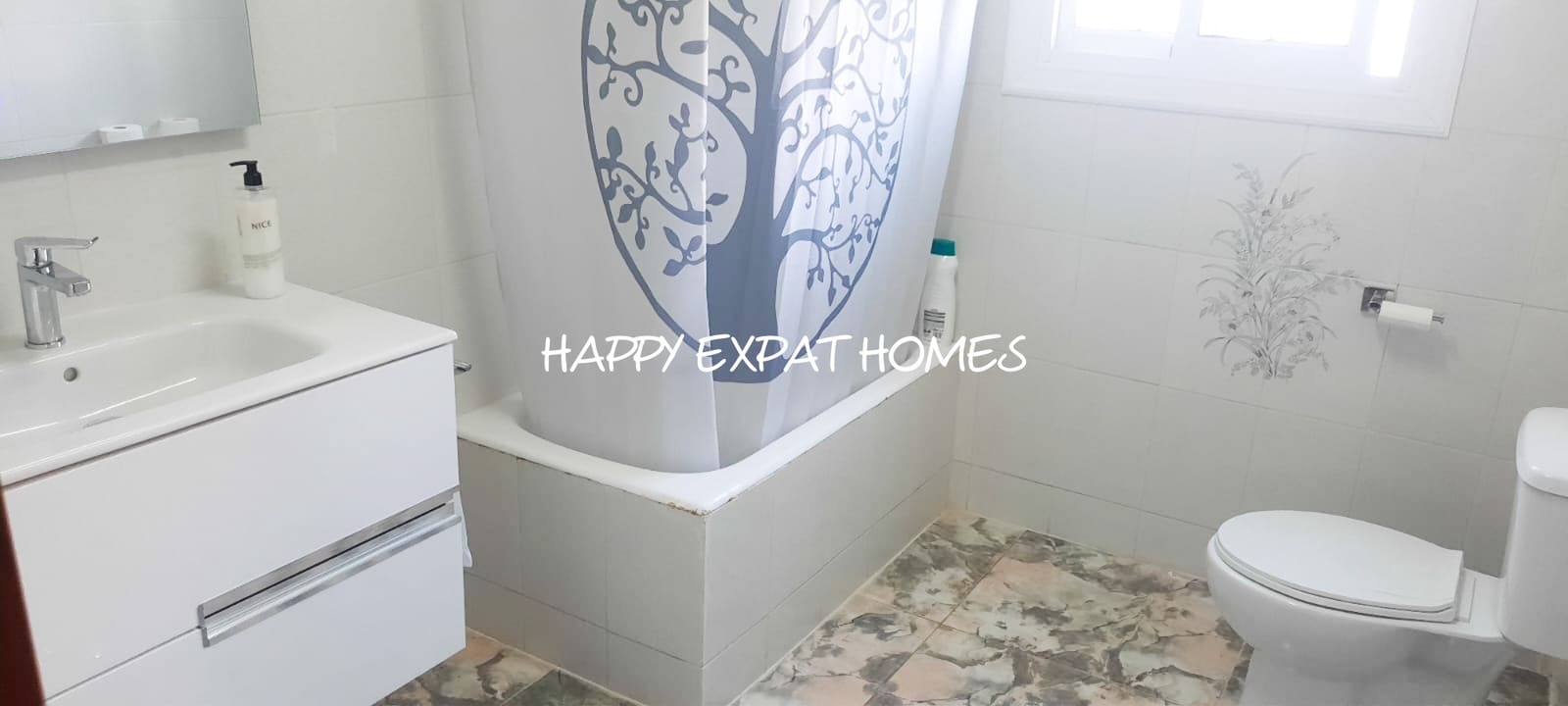 Villa/Maison de 4 chambres à louer à Canyelles - 1 800 € (Ref: 9500406)