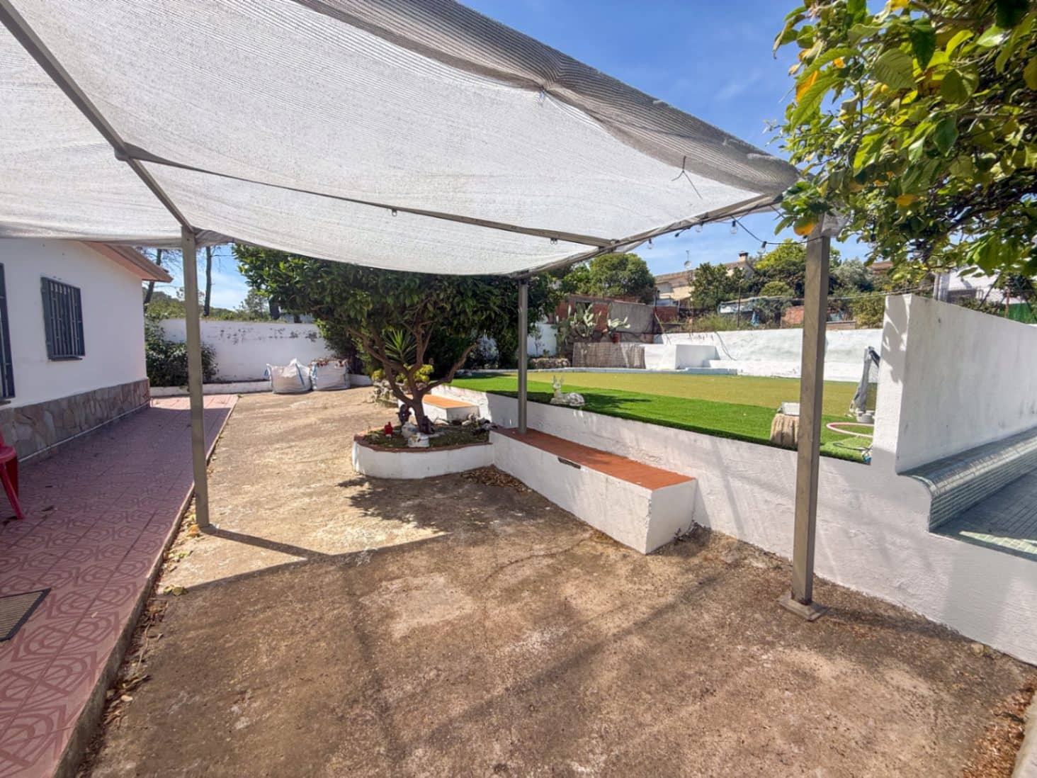 5 bedroom Villa for sale in Olivella with pool garage - € 370,000 (Ref: 9609568)