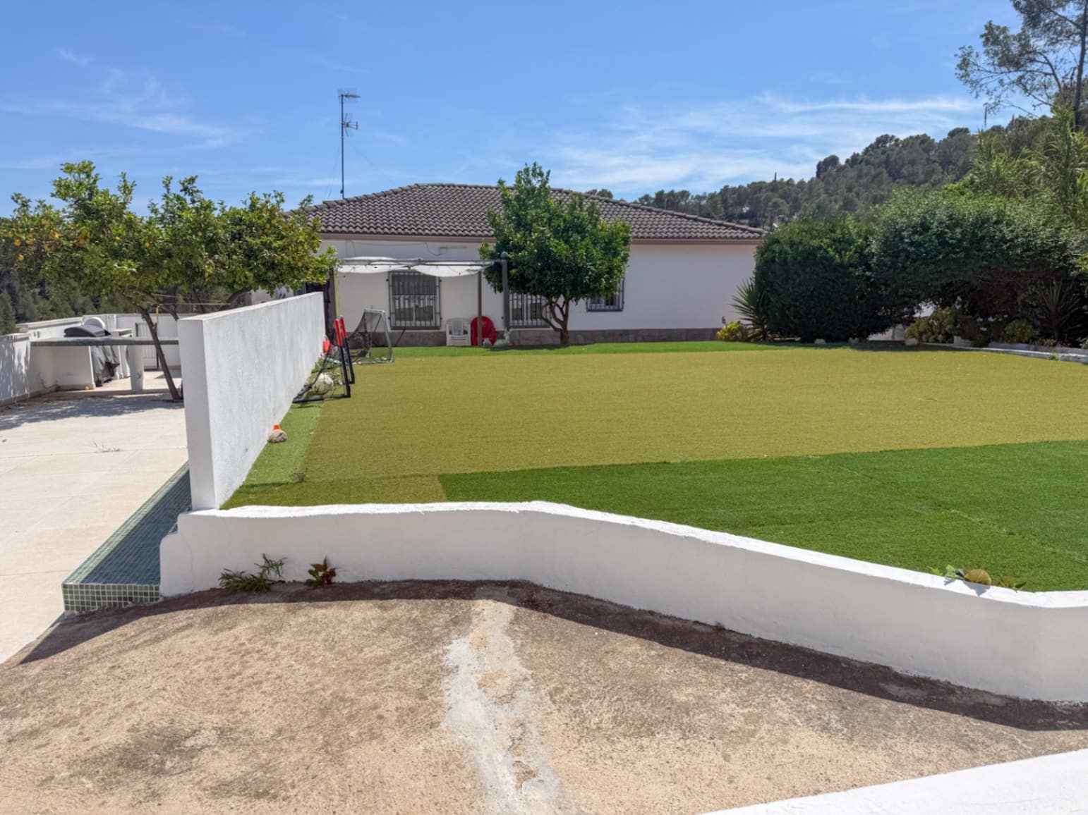 5 bedroom Villa for sale in Olivella with pool garage - € 370,000 (Ref: 9609568)