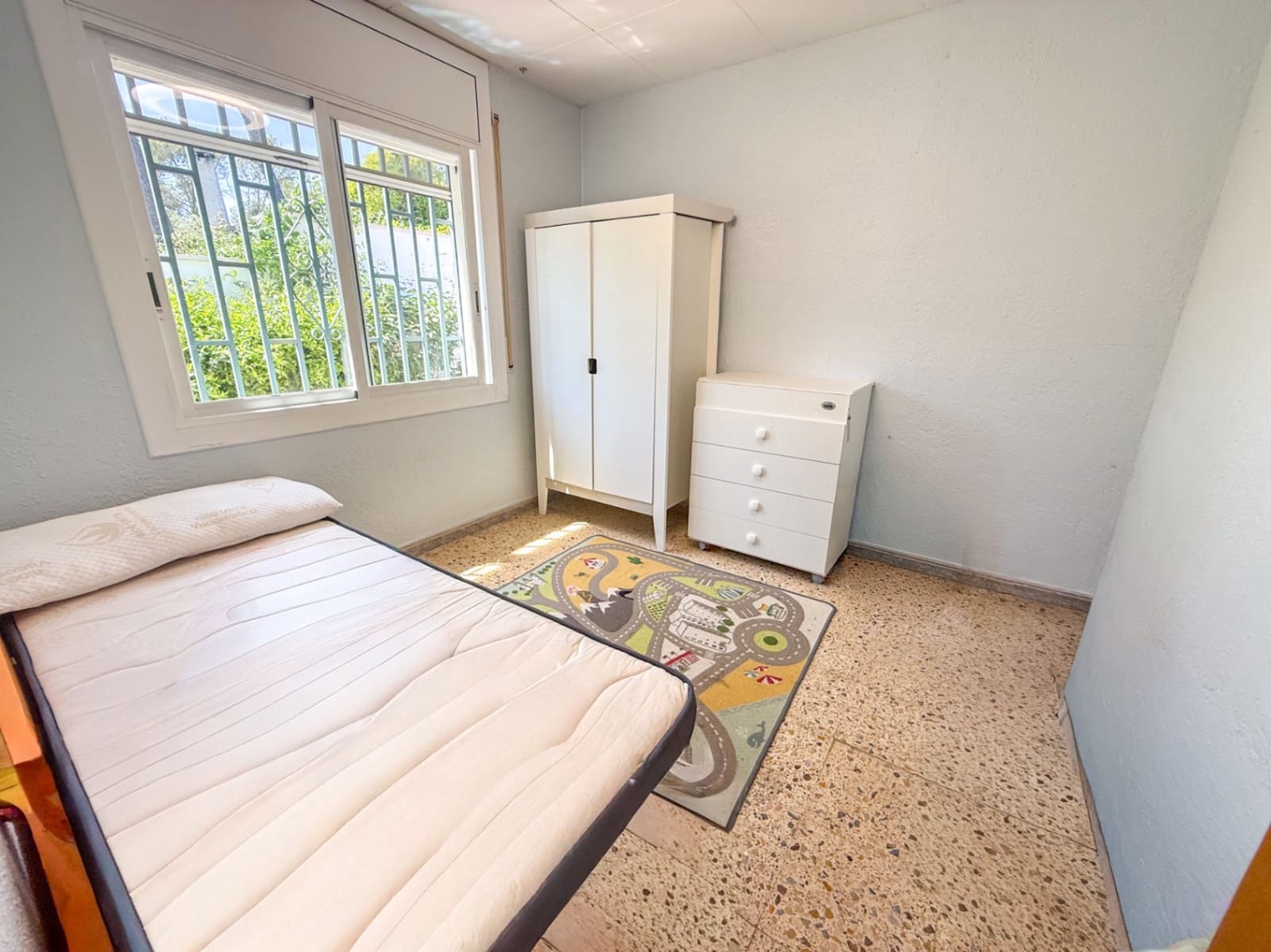 5 bedroom Villa for sale in Olivella with pool garage - € 370,000 (Ref: 9609568)