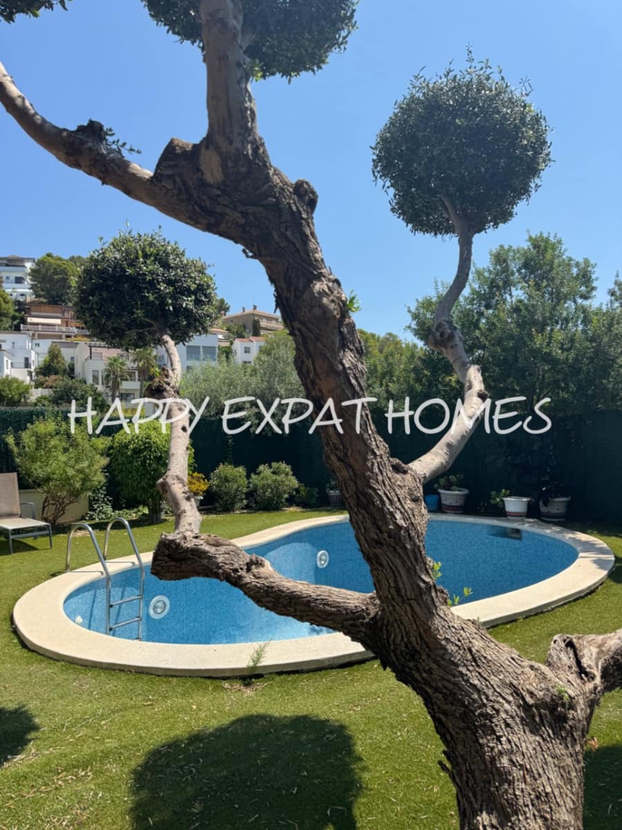 4 bedroom Villa for sale in Sitges with pool garage - € 1,190,000 (Ref: 9797612)