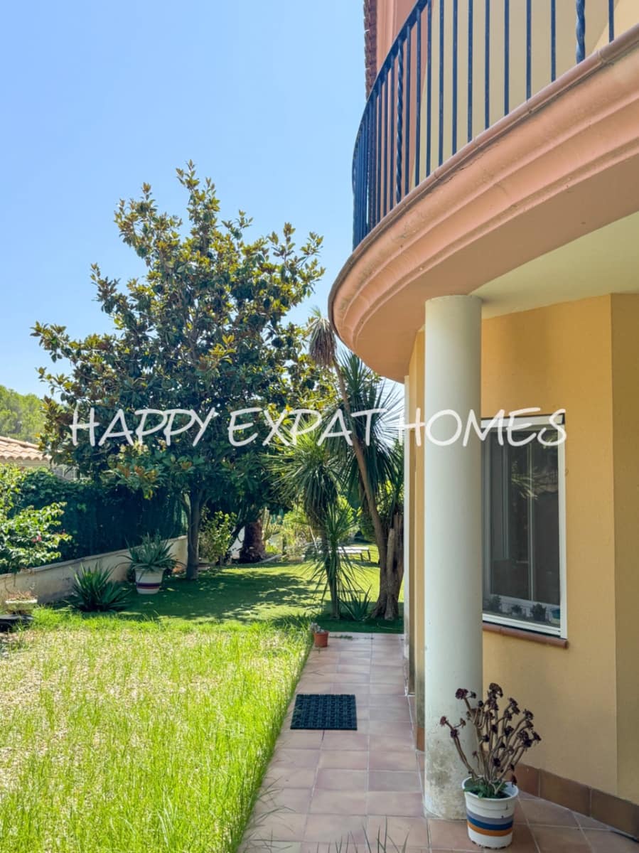 4 bedroom Villa for sale in Sitges with pool garage - € 1,190,000 (Ref: 9797612)