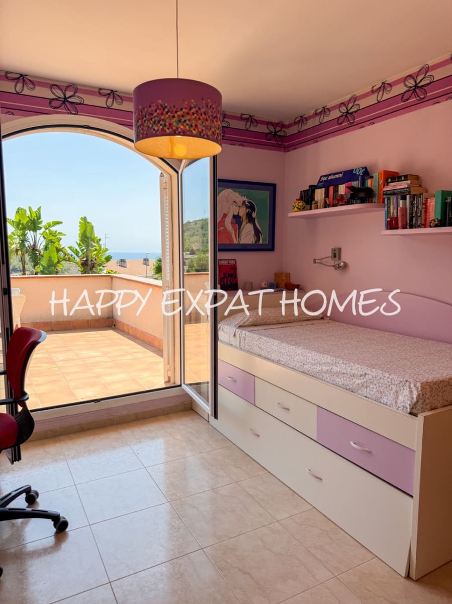 4 bedroom Villa for sale in Sitges with pool garage - € 1,190,000 (Ref: 9797612)