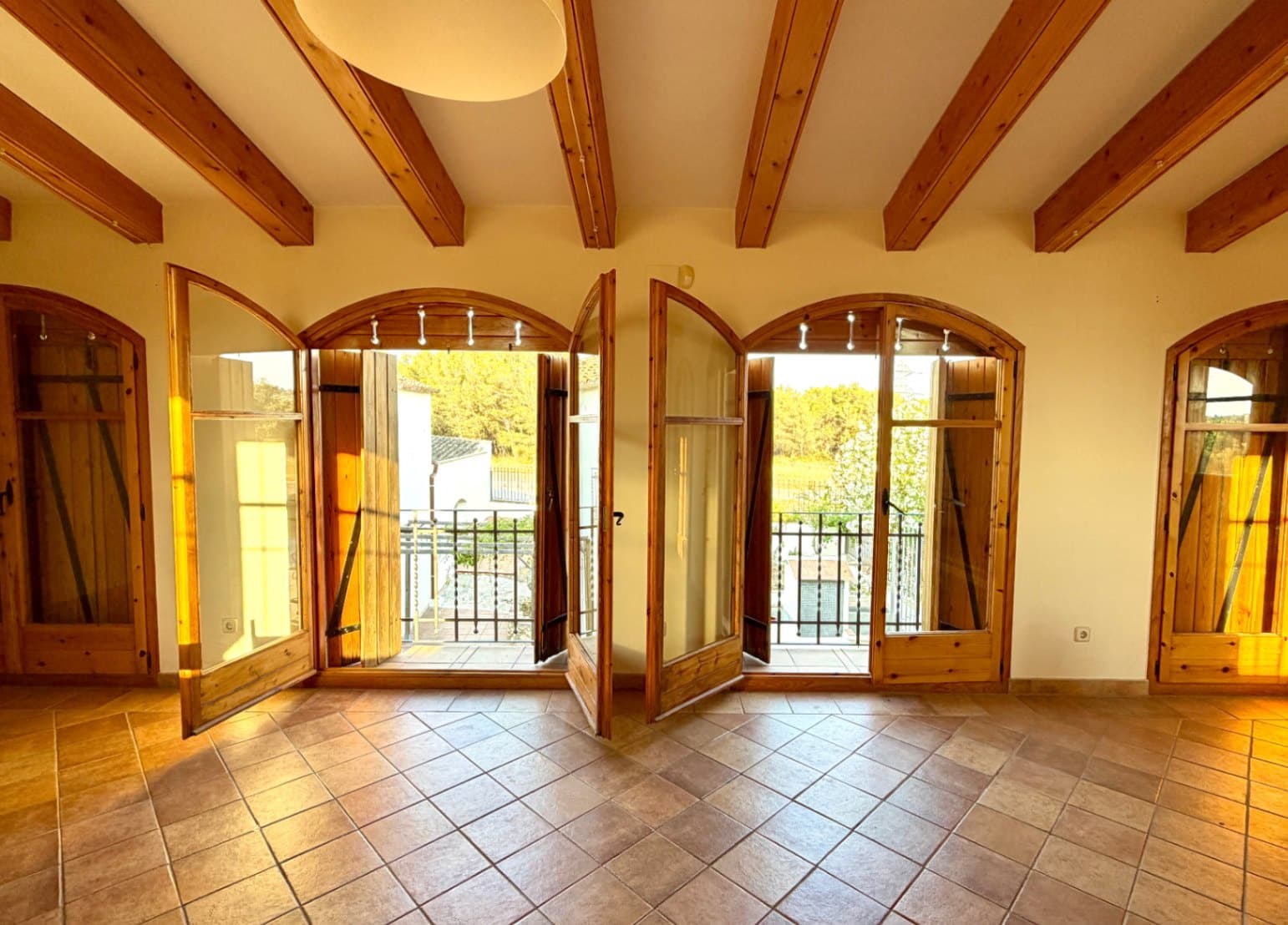 4 slaapkamer Finca/Landhuis te huur in Olerdola met zwembad garage - € 3.500 (Ref: 9956679)