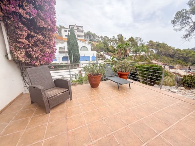 Villa/Maison de 4 chambres à louer à Olivella - 1 800 € (Ref: 9977783)