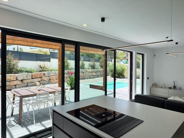 4 soverom Villa til salgs i Sant Pere de Ribes med svømmebasseng garasje - € 1 100 000 (Ref: 9993603)