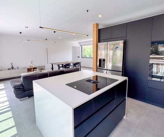 4 soverom Villa til salgs i Sant Pere de Ribes med svømmebasseng garasje - € 1 100 000 (Ref: 9993603)