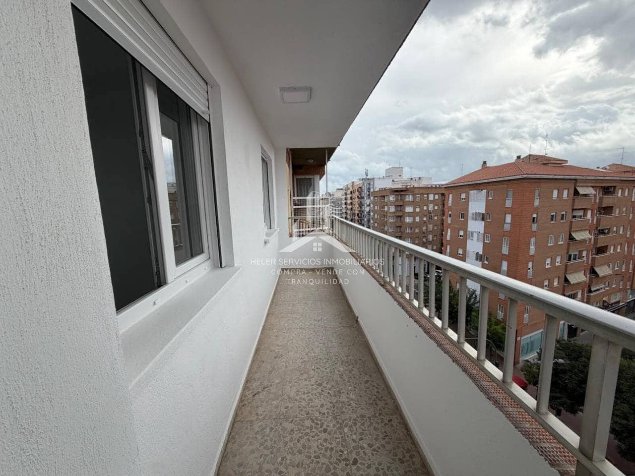 4 slaapkamer Flat te huur in Castello de la Plana - € 1.200 (Ref: 10034767)